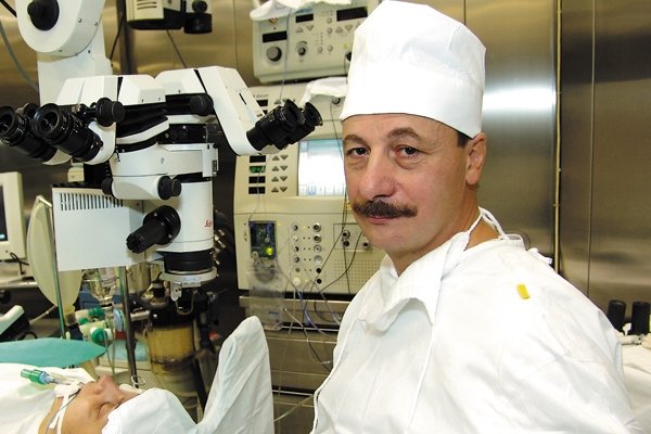 Главу «Микрохирургия глаза» уволили за обман государства и больных