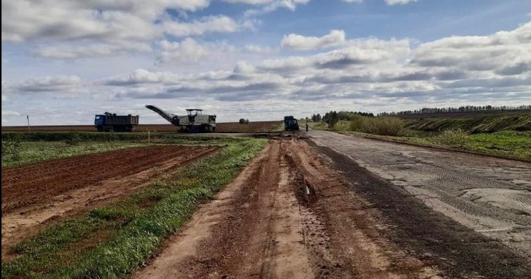 В Алнашском районе приступили к ремонту пограничной дороги с Татарстаном