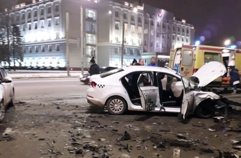 

Четыре человека получили травмы при ДТП у Центральной площади Ижевска

