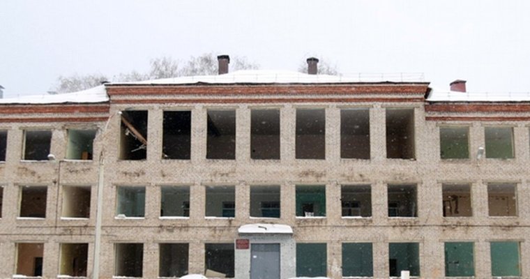 В Ижевске начали сносить школу №65 на улице Щедрина