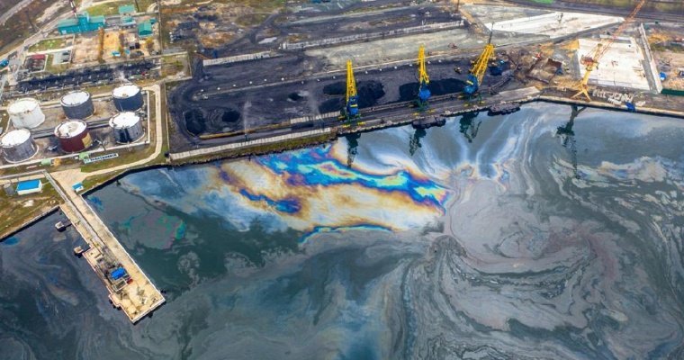Иностранное судно сбросило нефтесодержащую жидкость в порту Находка