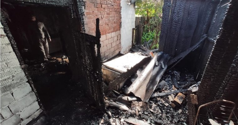 Несколько семей остались без крова из-за пожаров в Удмуртии