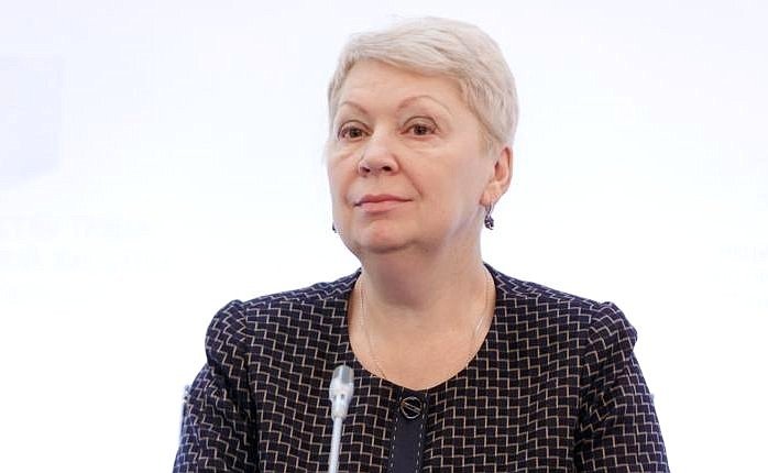 Глава минпросвещения выступила против идеи ограничить число детей в приемных семьях до трех