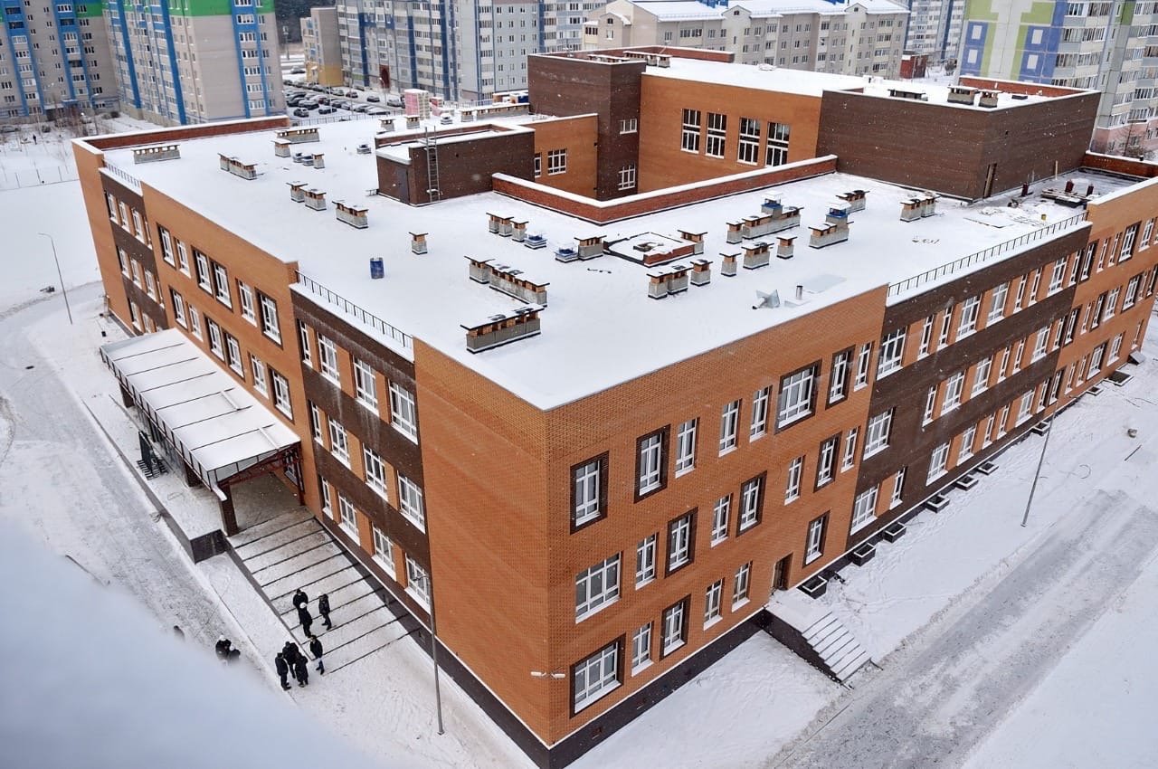 

В здании строящейся школы на улице Ильфата Закирова в Ижевске началась отделка помещений

