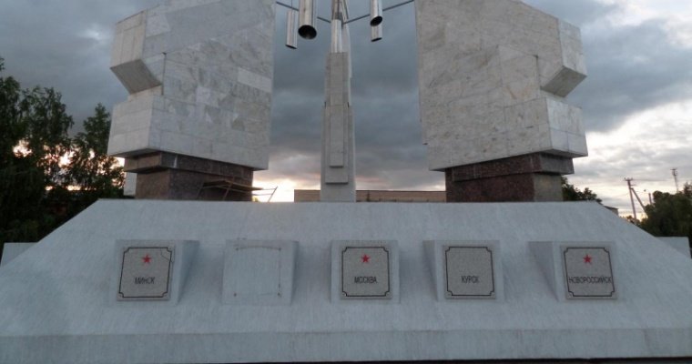 Юного жителя Удмуртии заподозрили в разрушении части мемориала павшим в Великую Отечественную войну