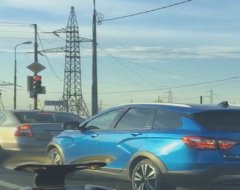 Ижевскую Lada Vesta SW Cross в новом цвете заметили на российских дорогах