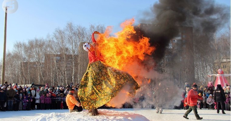 Чучело Масленицы сожгли на Центральной площади Ижевска