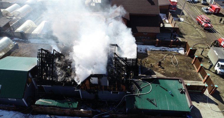 Жители Удмуртии сжигали мусор и нечаянно спалили дом