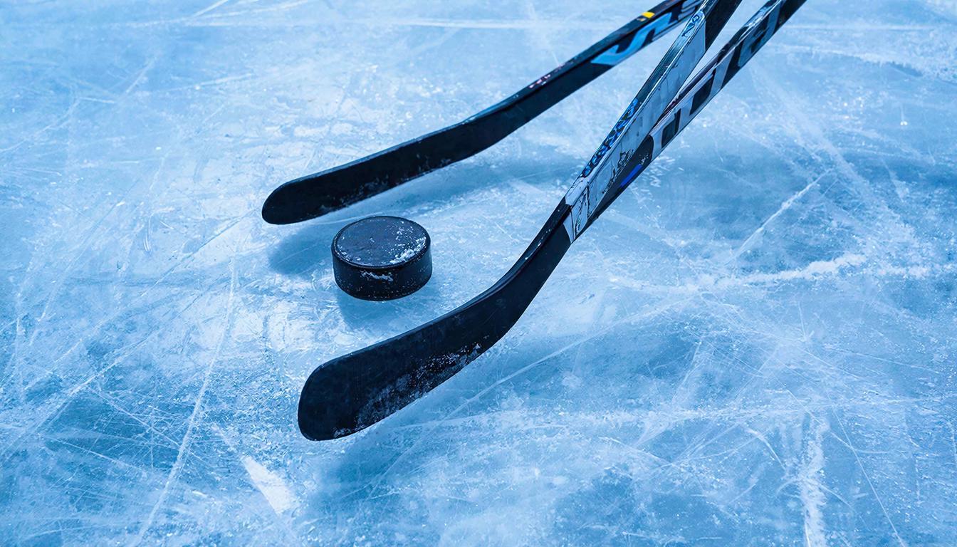 Хоккеисты «Ижстали» начали выездную серию с поражения