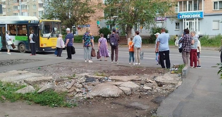 Почти полгода на остановке «Селтинской» в Ижевске нет павильона 