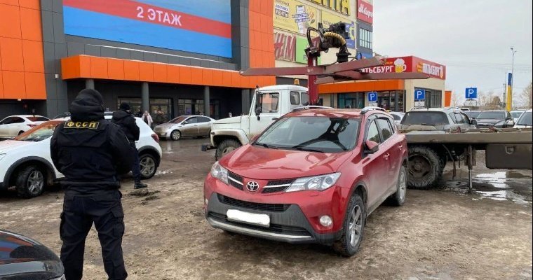 Жительница Ижевска пыталась продать свою машину, чтобы её не забрали приставы