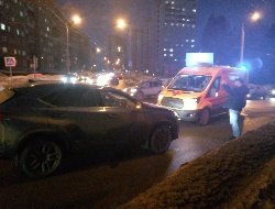 В результате ДТП на улице Ворошилова в Ижевске пострадала маленькая девочка