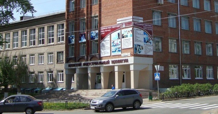 Директора Ижевского индустриального техникума осудят за незаконную выплату матпомощи бухгалтеру