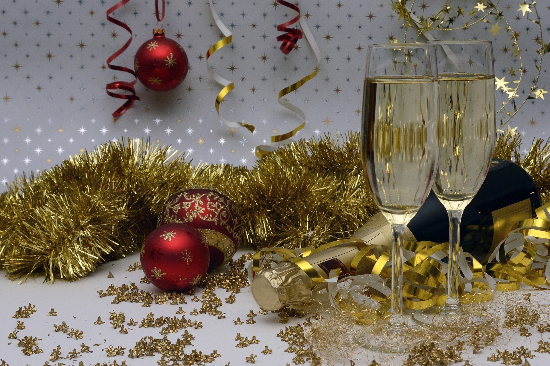 В России предложили разрешить круглосуточную продажу шампанского на Новый год и Рождество