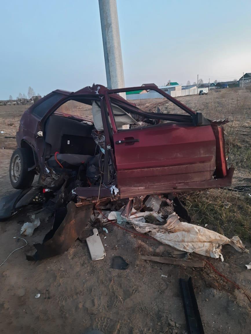 В Завьяловском районе 23-летний водитель ВАЗа врезался в дорожный фонарь