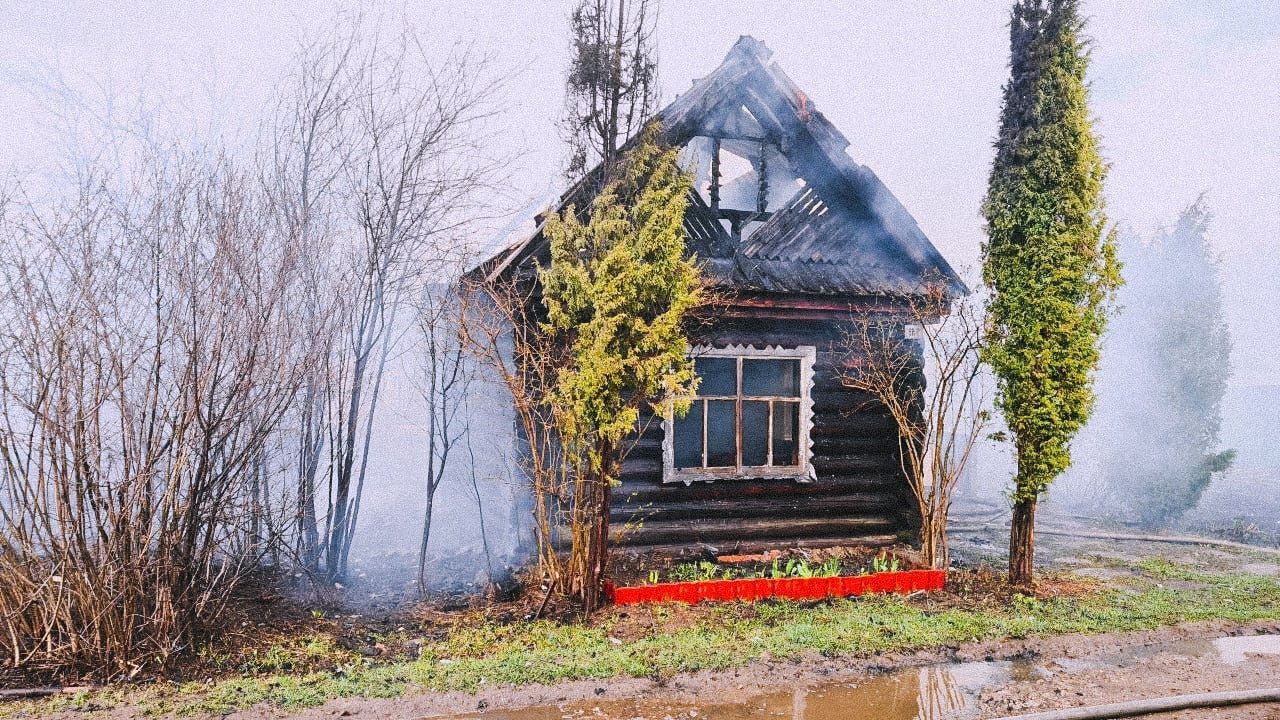 В пожаре сгорело несколько домов в садовом товариществе Весна в Ижевске