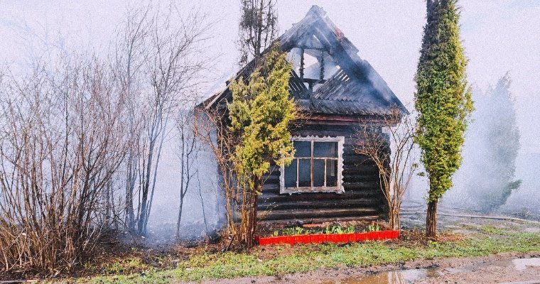 В пожаре сгорело несколько домов в садовом товариществе «Весна» в Ижевске
