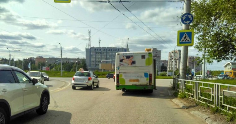 Автобус сбил школьника на пешеходном переходе в Ижевске