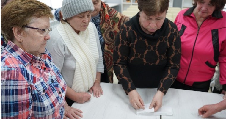 Жители Малопургинского района начали изготавливать перевязочные материалы для раненых бойцов СВО