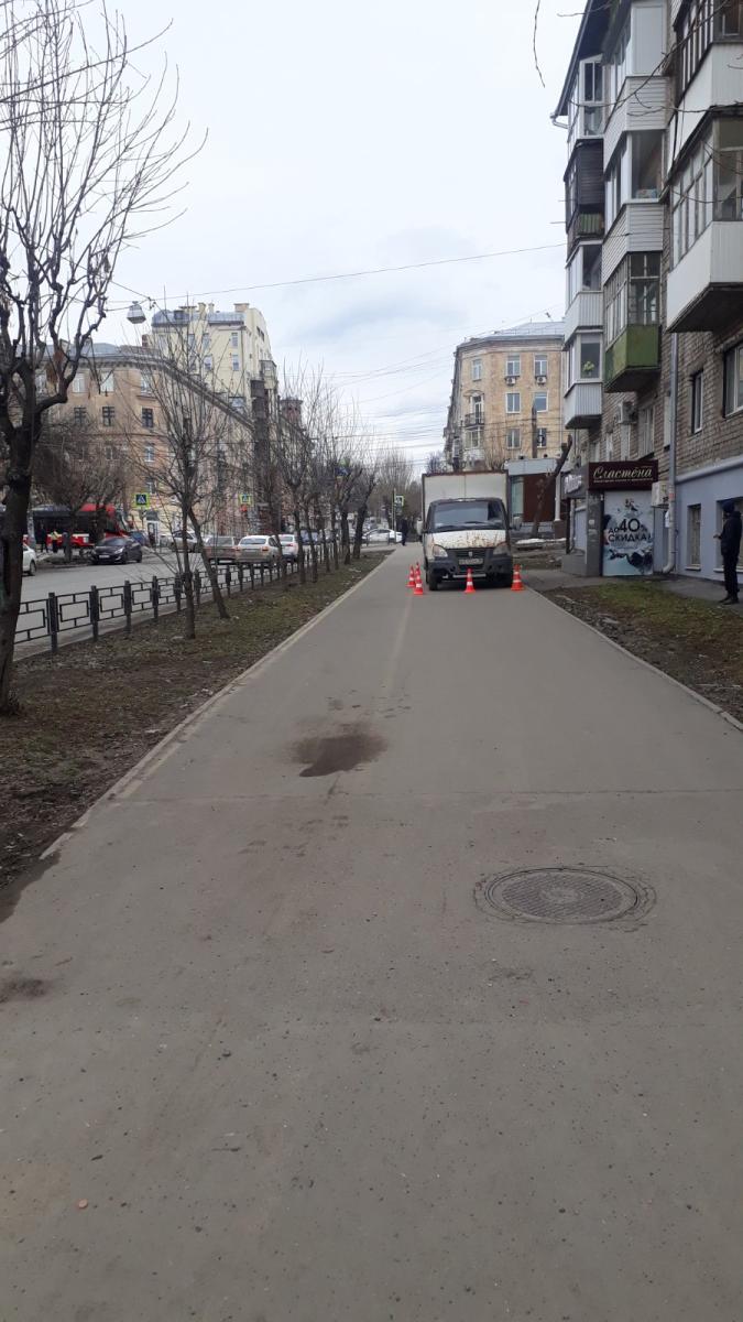 На улице Коммунаров в Ижевске автомобиль сбил 9-летнюю девочку