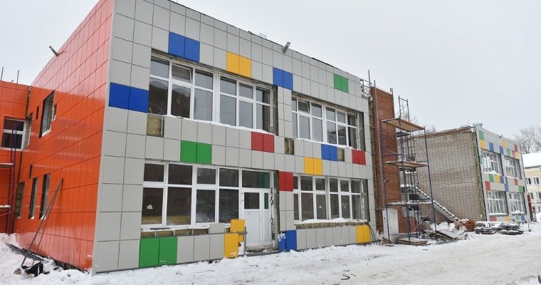 В Глазове монтируют фасад реабилитационного центра «Адель»