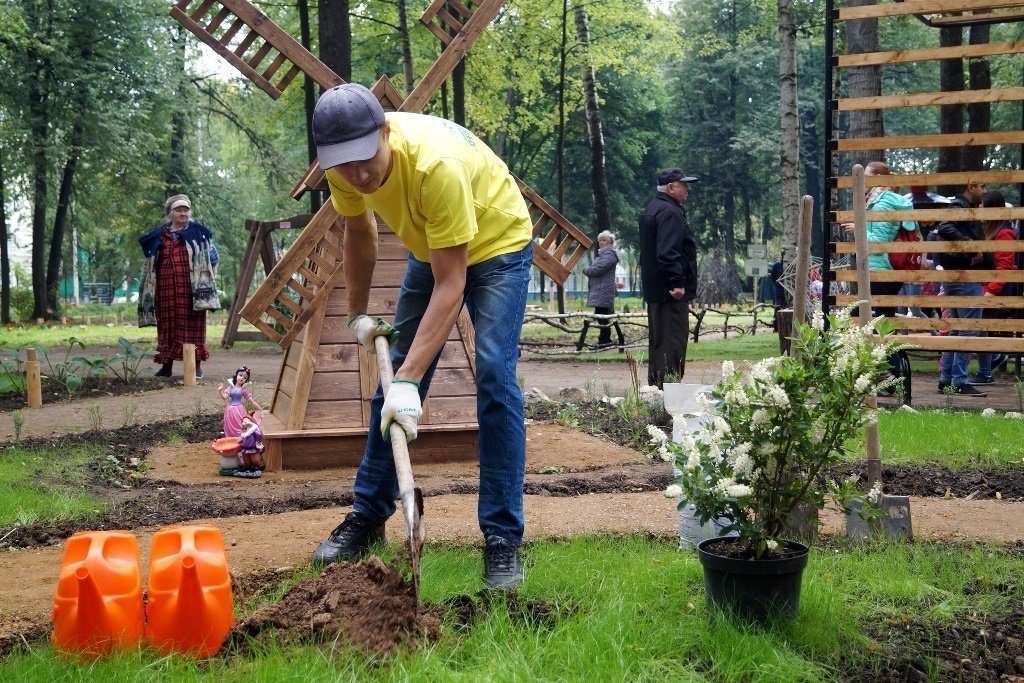 Сад народ. Сад дружбы в парке Космонавтов Ижевска. Сады Удмуртии Ижевск. Сад дружбы народов. Парк Космонавтов Ижевск русский огород.