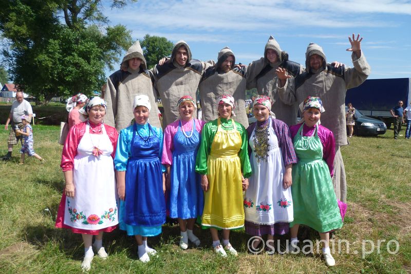 Погода в алнашах на неделю. Гербер - Удмуртский праздник 2013г в селе Алнаши. Население Алнаши Удмуртия. Старая Варзи Ятчинская СОШ Алнашского района. Гора Алангасара Алнаши.