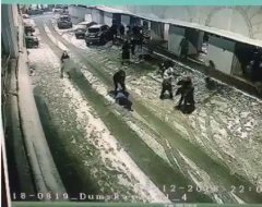 В соцсетях опубликовали видео массовой драки в центре Санкт-Петербурга