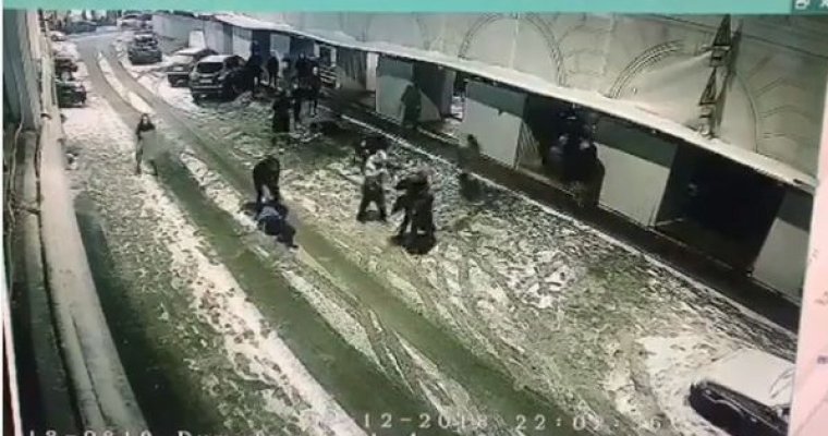 В соцсетях опубликовали видео массовой драки в центре Санкт-Петербурга