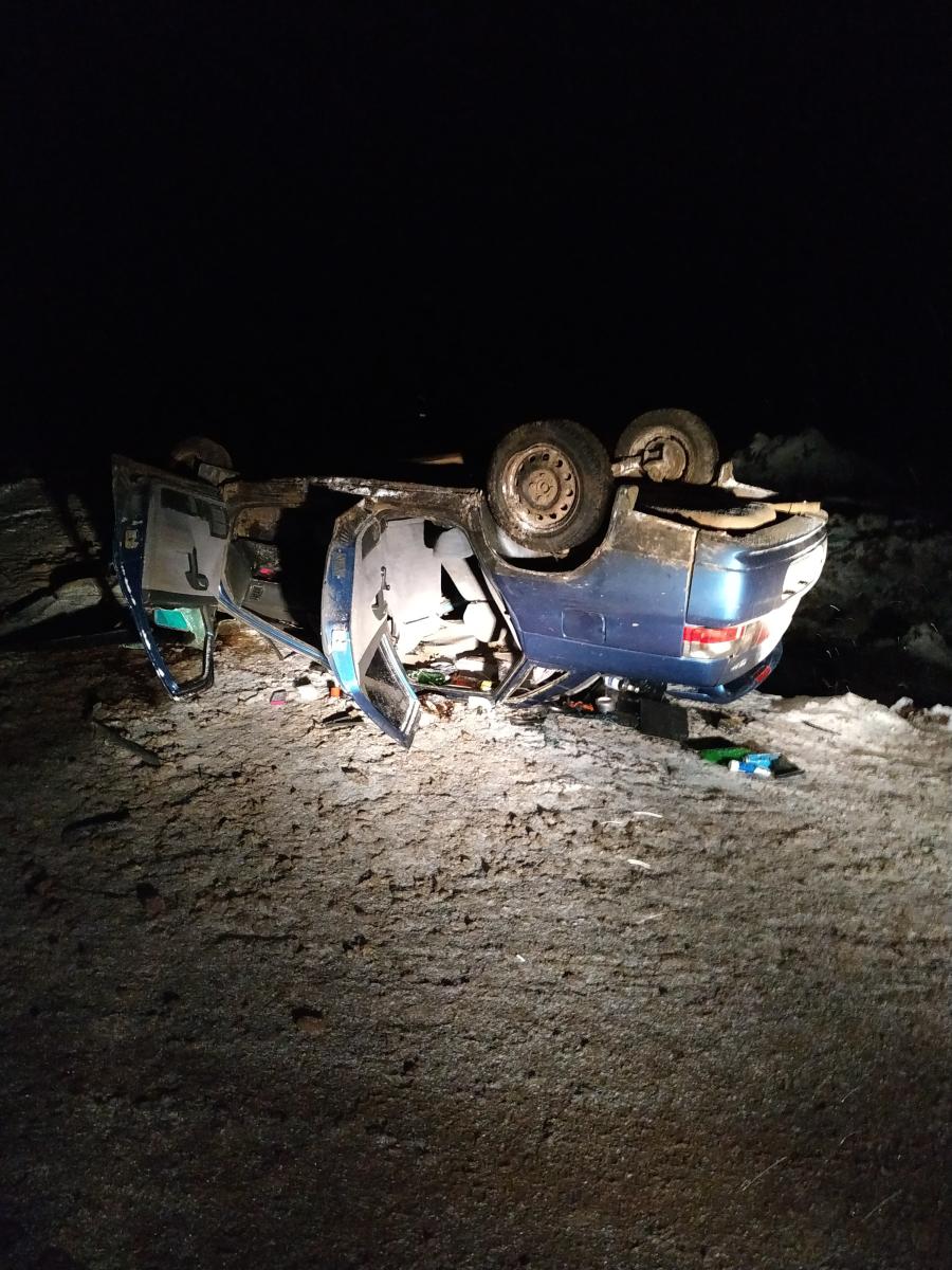 Легковушка перевернулась на трассе в Удмуртии: водитель погиб