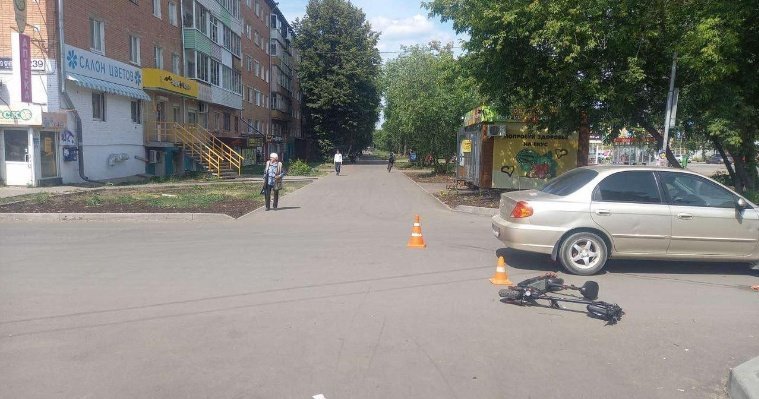 В Ижевске автомобиль сбил 11-летнего ребёнка на электросамокате