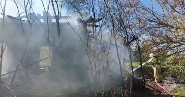 Возгорание дома произошло в деревне Граховского района из-за горящей травы