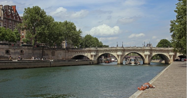 На Олимпиаде в Париже отменили тренировочный заплыв в реке Сена из-за загрязнённости воды