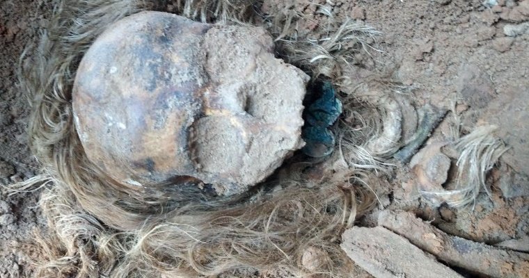 Два склепа нашли в удмуртской Нылге при прокладке трубопровода через прежний погост
