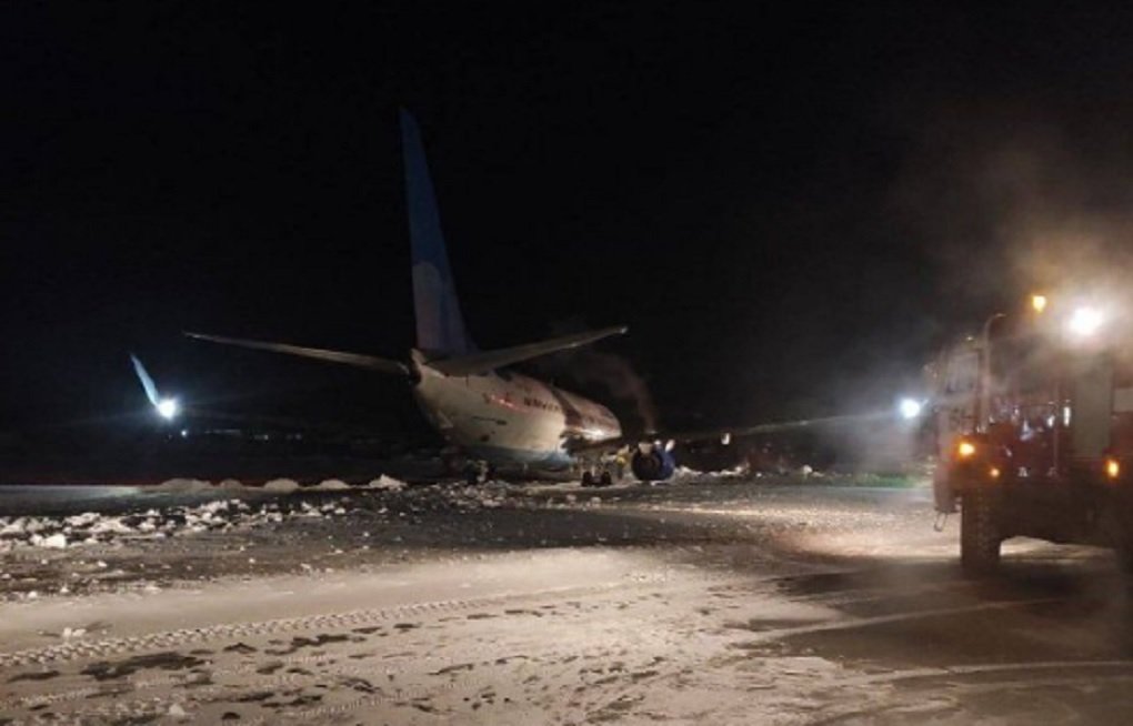 В аэропорту Перми лайнер при взлете врезался в сугроб