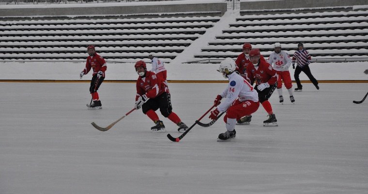 Первый матч Всероссийских соревнований по хоккею с мячом среди команд Высшей лиги выиграли спортсмены Удмуртии