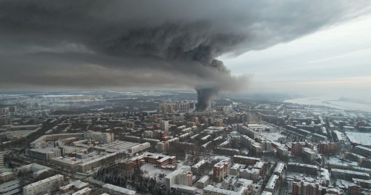 В загоревшемся здании супермаркета «Лента» в Томске обрушилась кровля 