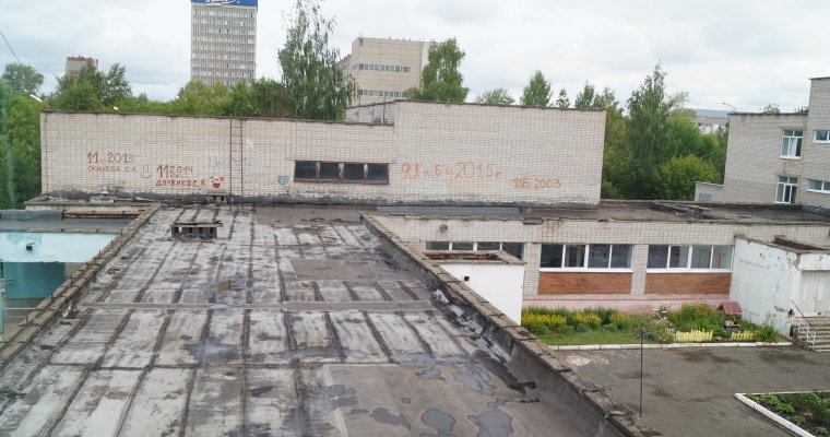 Начало капремонта крыш школ в Ижевске и аннуляция рейсов «Аэрофлота»: что произошло минувшей ночью
