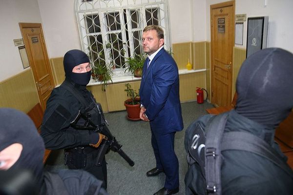 Видео задержания кировского губернатора Никиты Белых появилось в сети