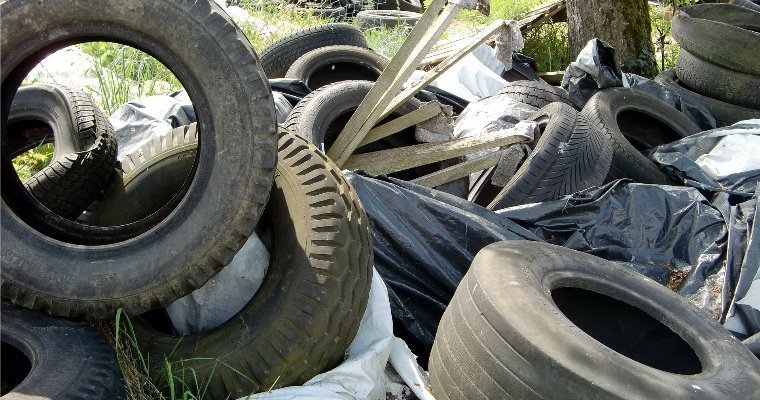 Жители Киясовского района продолжают возить мусор на закрытую свалку