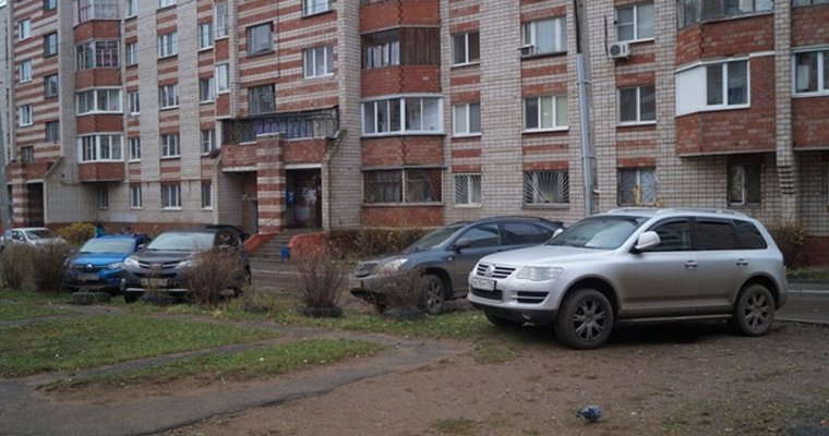 В Ижевске в 4 раза выросли штрафы за парковку на газонах