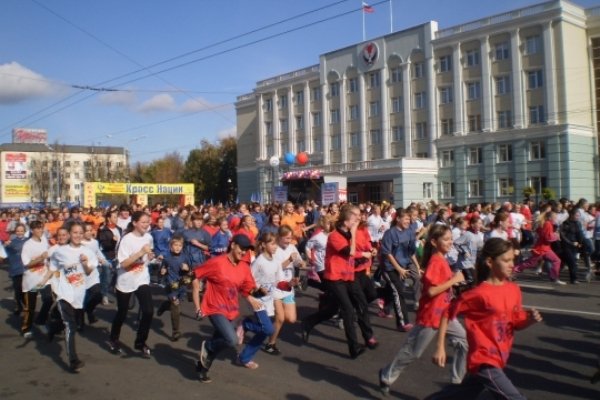 Ижевск сегодняшний дни. Корейцы в Ижевске и Удмуртии сегодня. Удмуртия время. Люди в зелёной форме Киров движение.