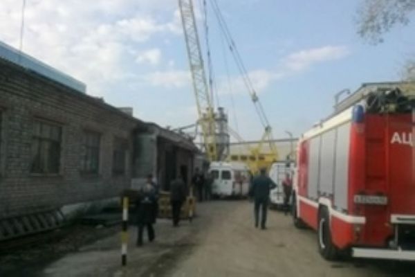 Под рухнувшей крышей завода в Рязани погиб один человек
