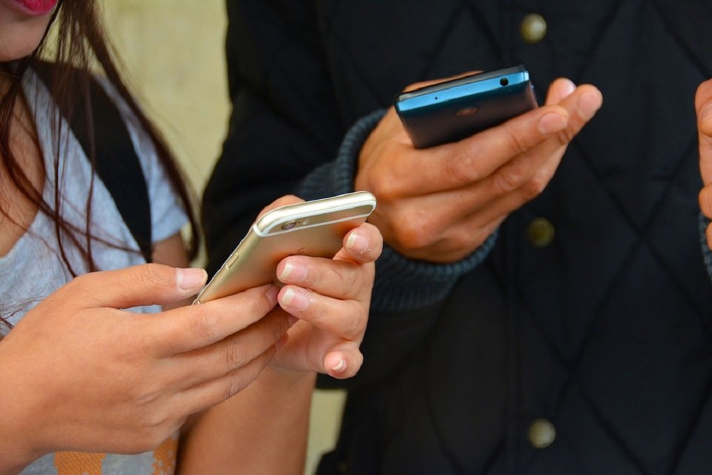 Власти ЕС обязали производителей смартфонов перейти на единый зарядный разъем