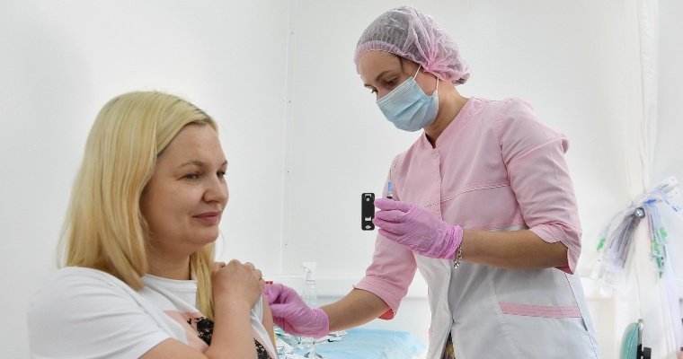 Четыре района Удмуртии стали лидерами по темпам вакцинации от коронавируса