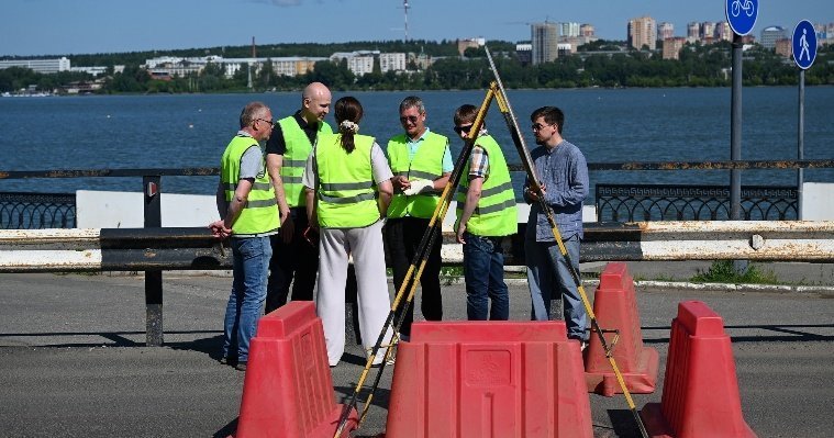 На ижевской плотине уложено два слоя асфальта