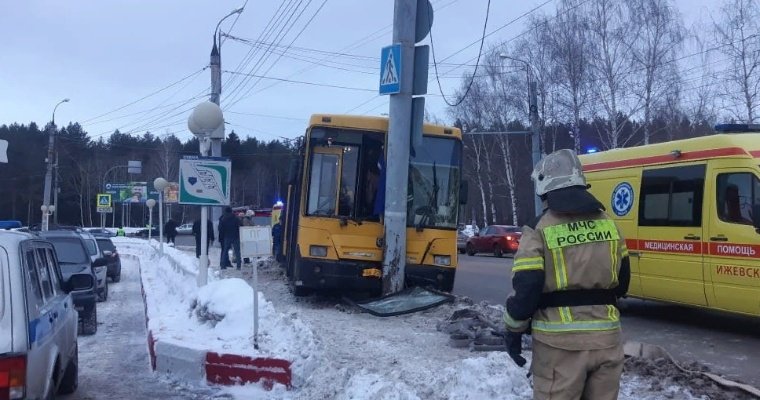 Человеческий фактор назвали предварительной причиной ДТП с автобусом в Ижевске