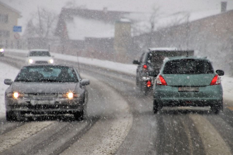 Жителей Удмуртии предупредили о снегопадах и снежных заносах на дорогах