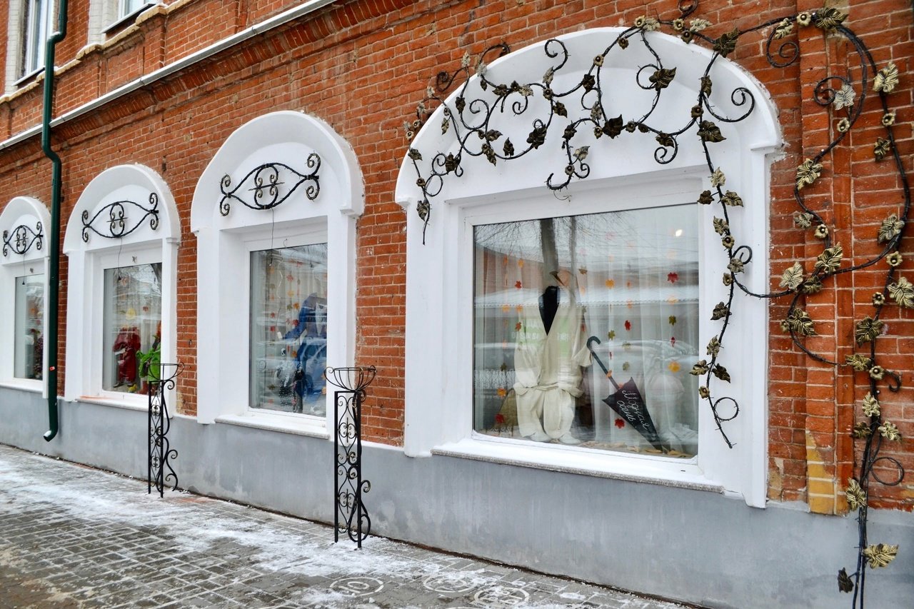 Фасад музея истории и культуры Воткинска украсили коваными арт-объектами