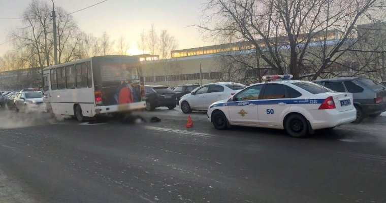 В Воткинске под колёсами автобуса погибла бабушка